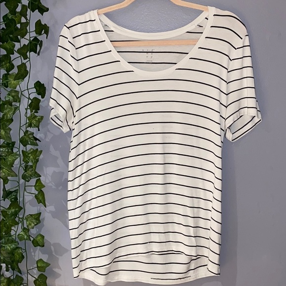 Woman's Target B&W Striped Short Sleeve Scoop Top - Picture 2 of 8